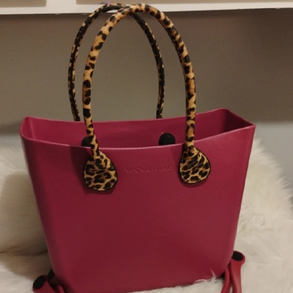 SALE! Versa Vibrant Pink Tote Leopard Print Exchangeable Straps